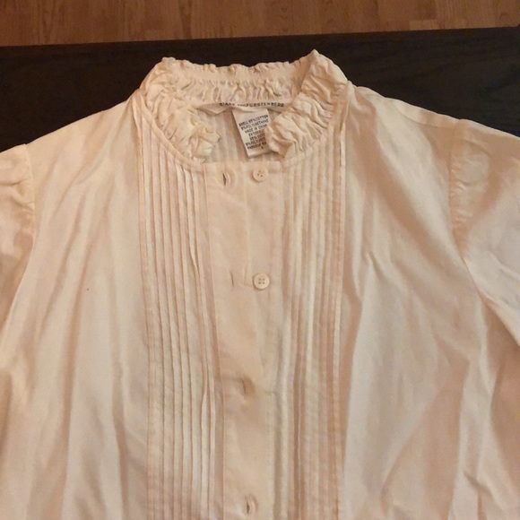 White long sleeve blouse. Size 0. - Picture 4 of 8